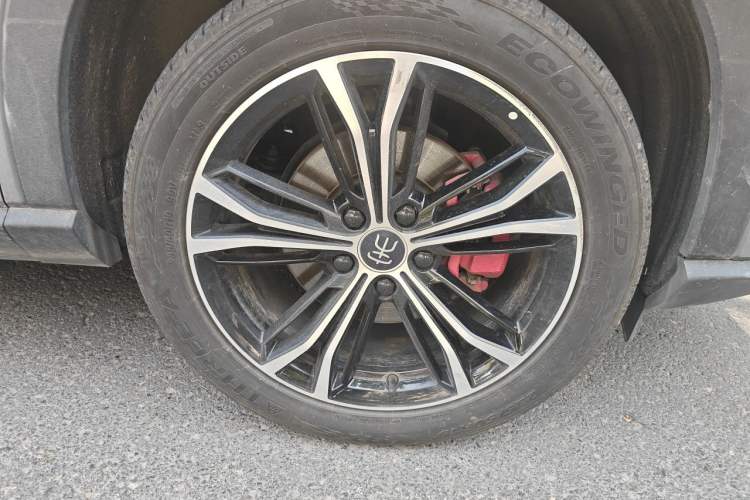 Used BYD Song PLUS 2020 1.5T Automatic Flagship Edition Right Front Wheel Hub
