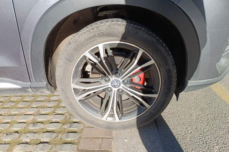 Used BYD Song PLUS 2020 1.5T Automatic Prestige Version Right Front Wheel Hub