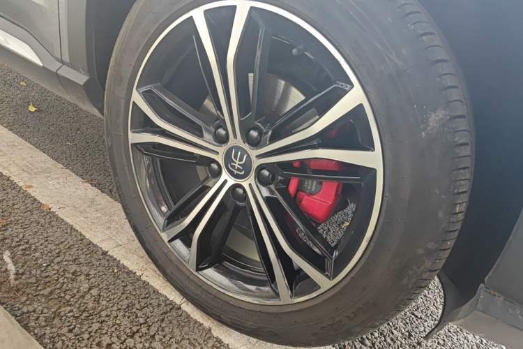 Used BYD Song PLUS 2020 1.5T Automatic Flagship Edition Right Front Wheel Hub