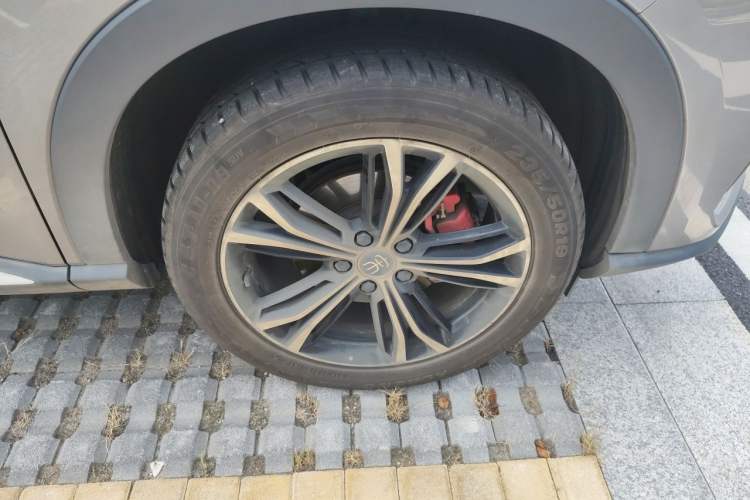 Used BYD Song PLUS 2020 1.5T Automatic Prestige Version Right Front Wheel Hub