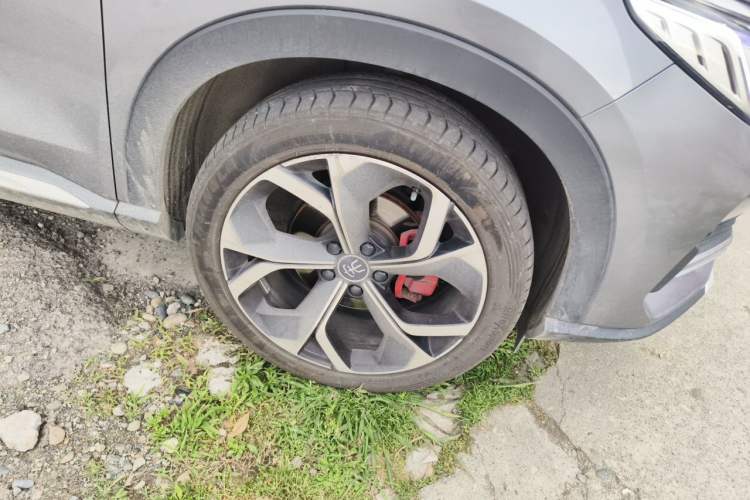 Used BYD Song PLUS 2020 1.5T Automatic Flagship PLUS Right Front Wheel Hub