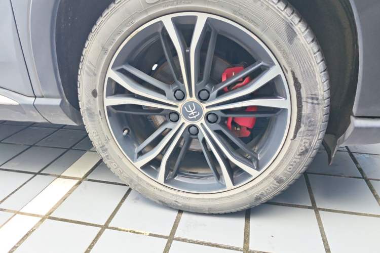 Used BYD Song PLUS 2020 1.5T Automatic Prestige Version Right Front Wheel Hub