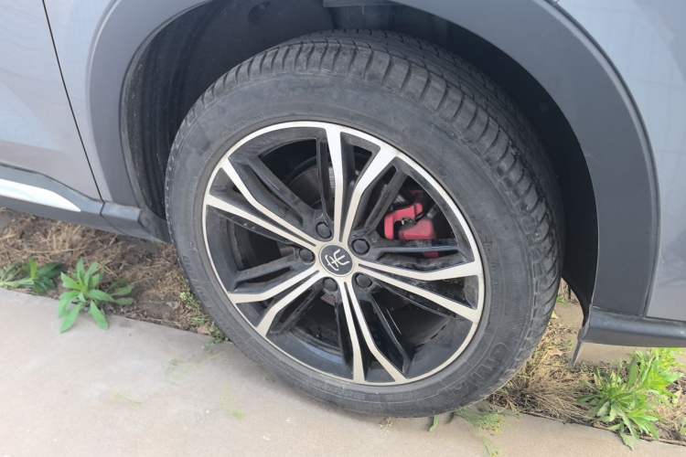 Used BYD Song PLUS 2020 1.5T Automatic Flagship Edition Right Front Wheel Hub