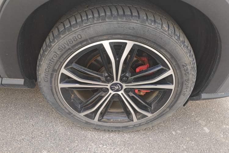 Used BYD Song PLUS 2020 1.5T Automatic Flagship Edition Right Front Wheel Hub