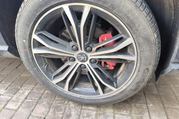 Used BYD Song PLUS 2020 1.5T Automatic Prestige Version Right Front Wheel Hub