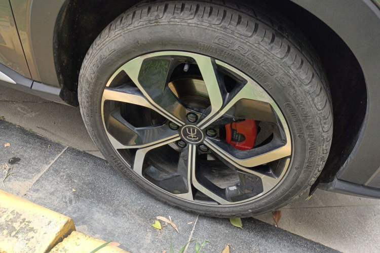 Used BYD Song PLUS 2020 1.5T Automatic Flagship PLUS Right Front Wheel Hub