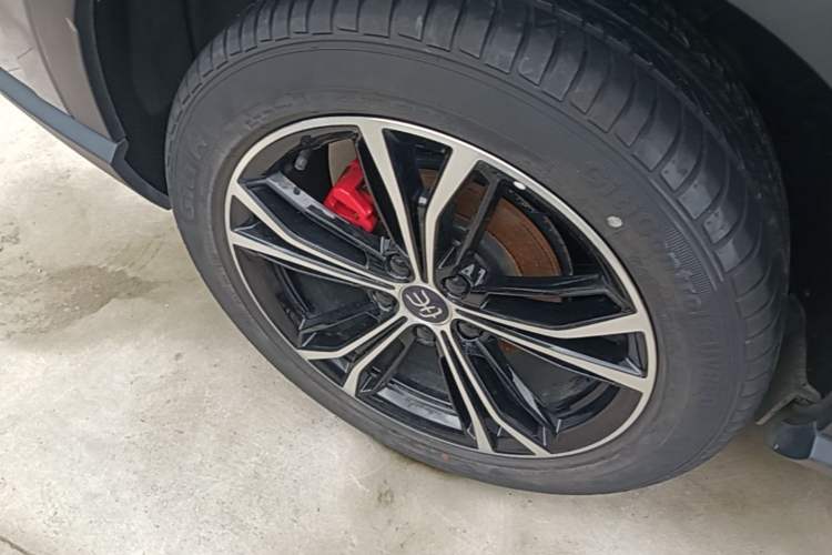 Used BYD Song PLUS 2020 1.5T Automatic Flagship Edition Right Rear Wheel Hub