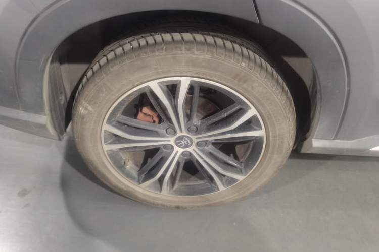 Used BYD Song PLUS 2020 1.5T Automatic Prestige Version Right Rear Wheel Hub