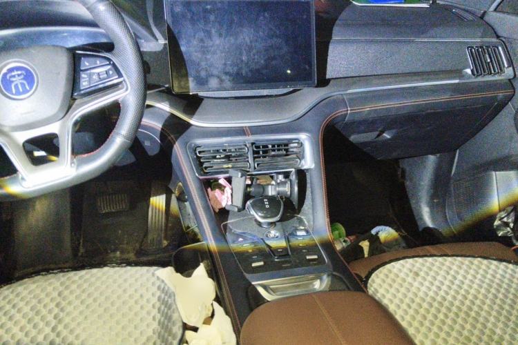 Used BYD Song PLUS 2020 1.5T Automatic Prestige Version Center Console
