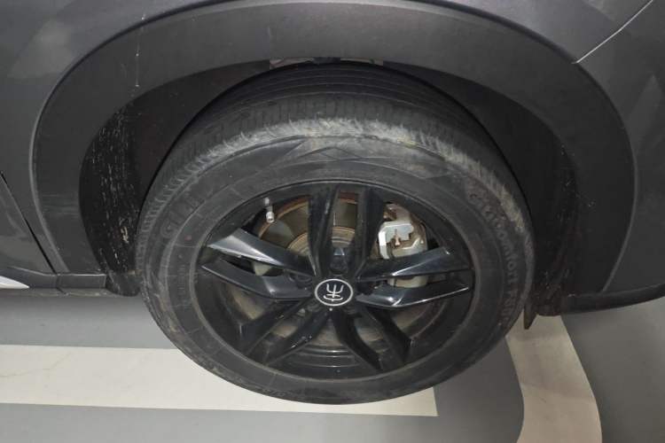 Used BYD Song PLUS 2020 1.5T Automatic Luxury Version Right Front Wheel Hub
