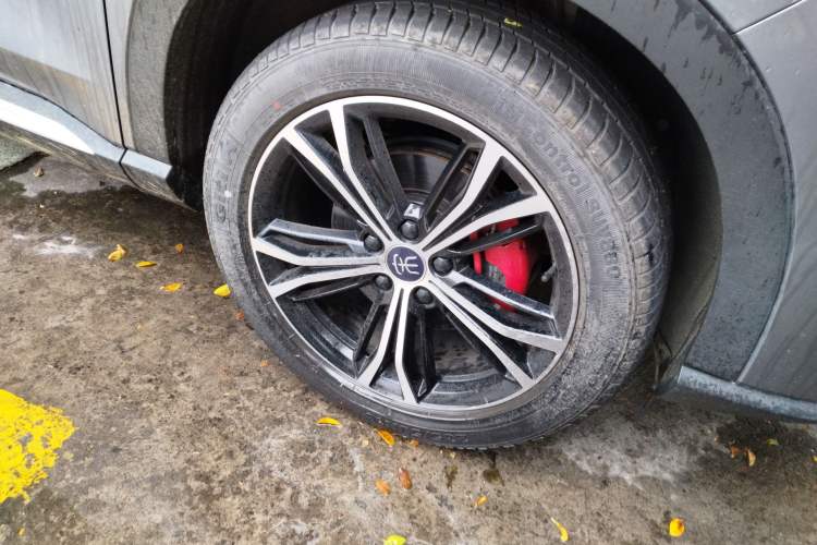 Used BYD Song PLUS 2020 1.5T Automatic Prestige Version Right Front Wheel Hub