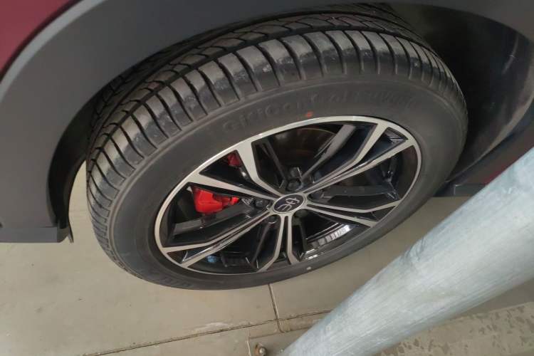 Used BYD Song PLUS 2020 1.5T Automatic Flagship Edition Left Front Wheel Hub
