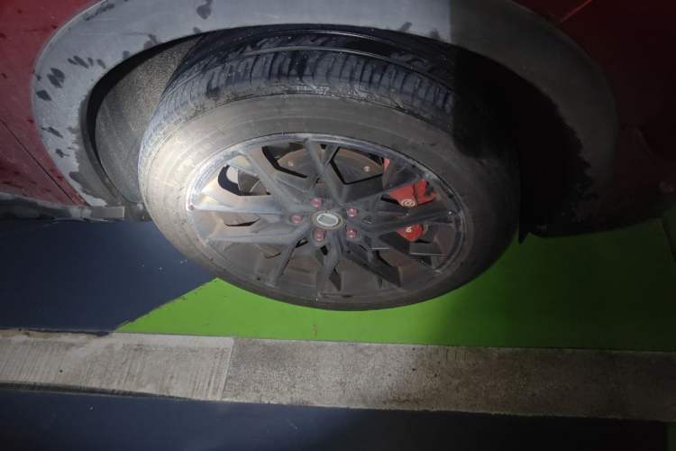 Used BYD Song PLUS 2020 1.5T Automatic Flagship Edition Right Front Wheel Hub