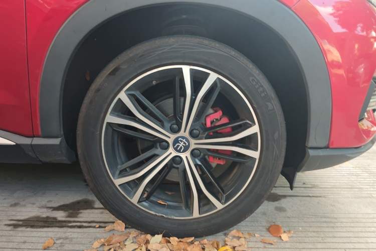 Used BYD Song PLUS 2020 1.5T Automatic Flagship Edition Right Front Wheel Hub