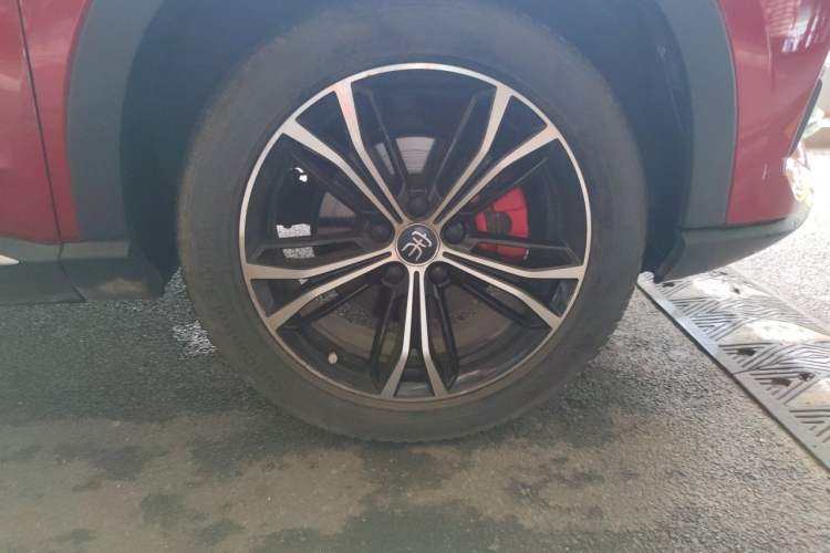 Used BYD Song PLUS 2020 1.5T Automatic Flagship Edition Right Front Wheel Hub