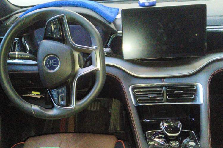 Used BYD Song PLUS 2020 1.5T Automatic Prestige Version Center Console