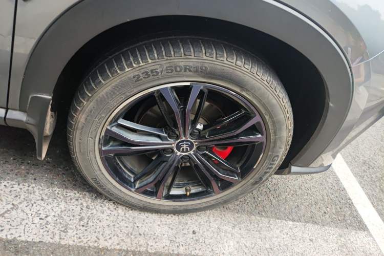 Used BYD Song PLUS 2020 1.5T Automatic Prestige Version Right Front Wheel Hub