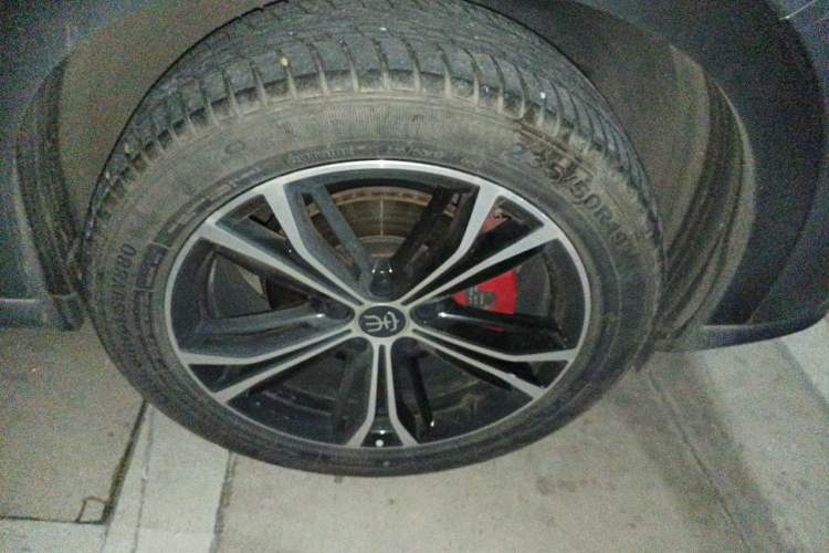 Used BYD Song PLUS 2020 1.5T Automatic Flagship Edition Right Front Wheel Hub