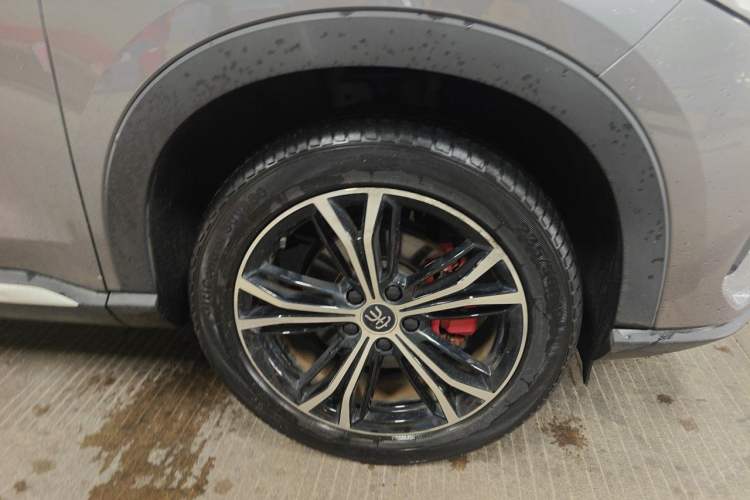 Used BYD Song PLUS 2020 1.5T Automatic Flagship Edition Right Front Wheel Hub