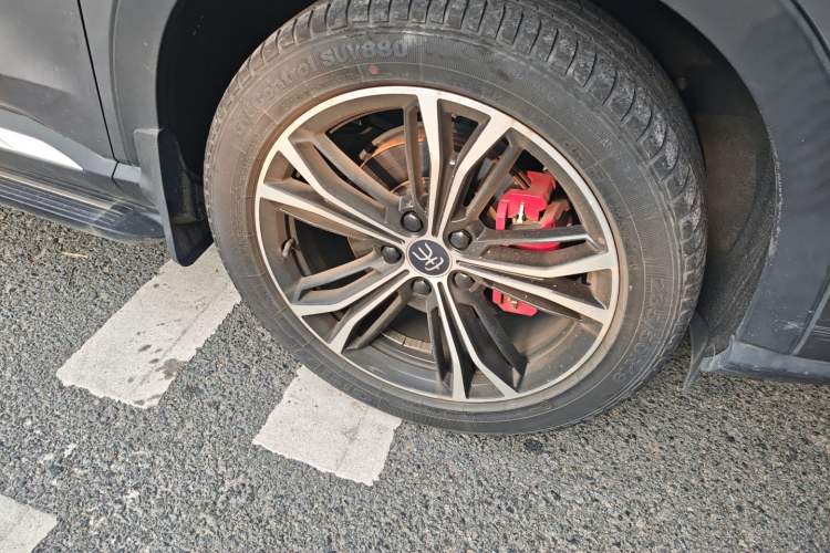 Used BYD Song PLUS 2020 1.5T Automatic Prestige Version Right Front Wheel Hub