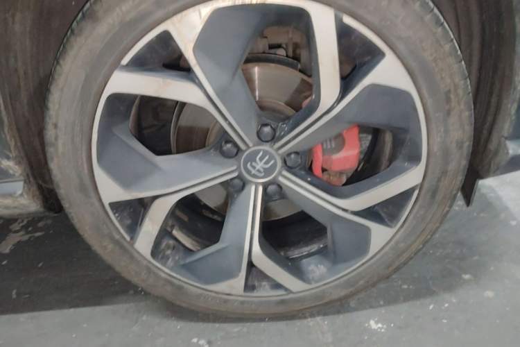 Used BYD Song PLUS 2020 1.5T Automatic Flagship PLUS Right Front Wheel Hub