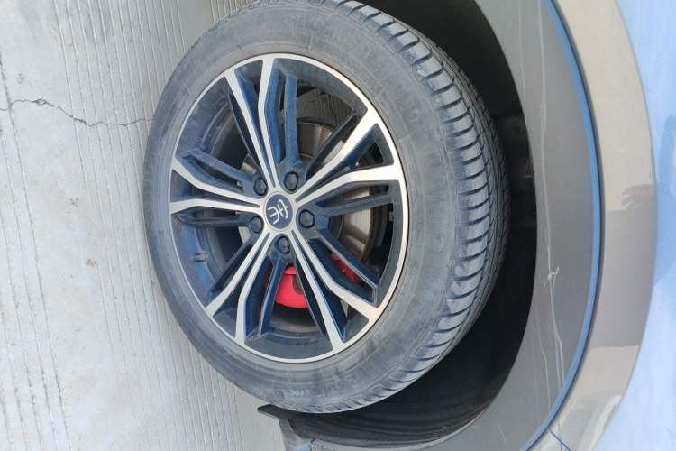 Used BYD Song PLUS 2020 1.5T Automatic Prestige Version Right Front Wheel Hub
