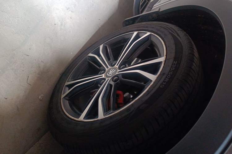Used BYD Song PLUS 2020 1.5T Automatic Flagship Edition Right Front Wheel Hub