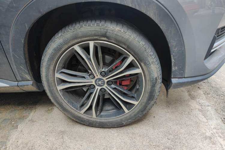 Used BYD Song PLUS 2020 1.5T Automatic Flagship Edition Right Front Wheel Hub