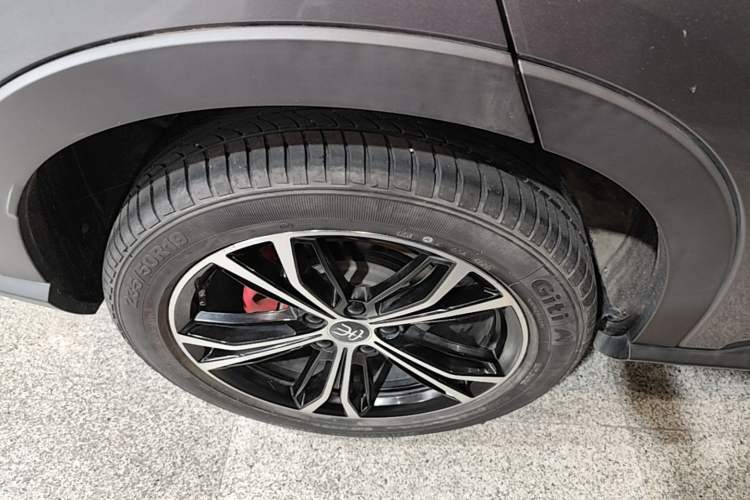 Used BYD Song PLUS 2020 1.5T Automatic Flagship Edition Right Rear Wheel Hub