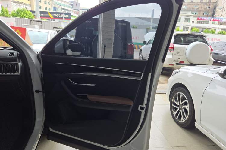 Used BYD Song PLUS 2020 1.5T Automatic Prestige Version Interior 5