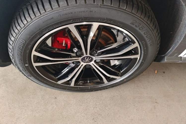 Used BYD Song PLUS 2020 1.5T Automatic Prestige Version Left Front Wheel Hub