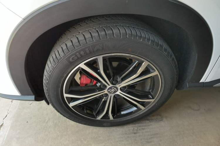 Used BYD Song PLUS 2020 1.5T Automatic Flagship Edition Left Front Wheel Hub