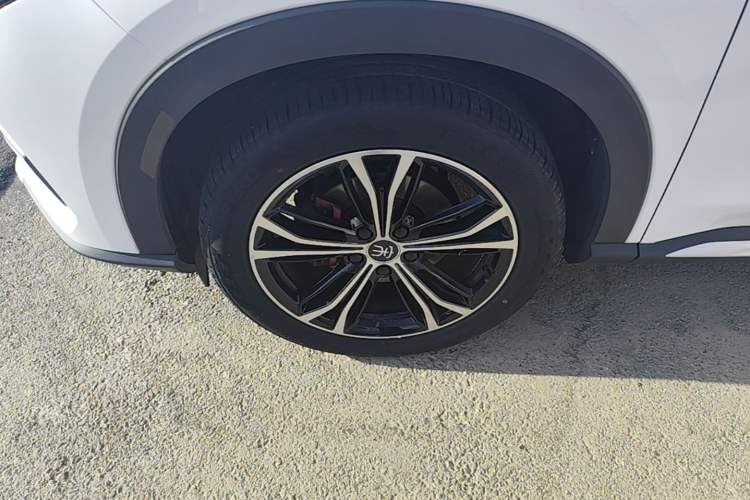 Used BYD Song PLUS 2020 1.5T Automatic Flagship Edition Left Front Wheel Hub