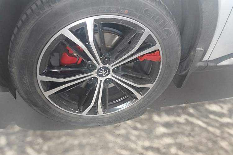 Used BYD Song PLUS 2020 1.5T Automatic Prestige Version Left Front Wheel Hub
