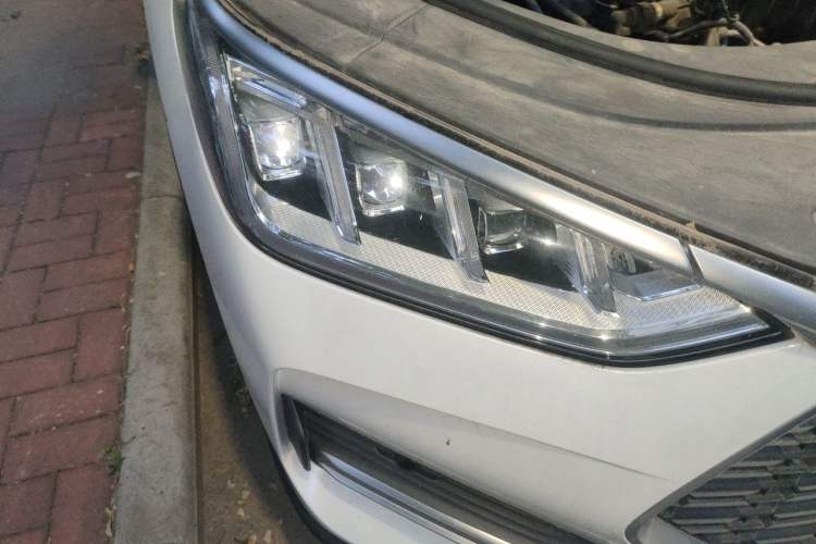 Used BYD Song PLUS 2020 1.5T Automatic Prestige Version Right Front Headlight