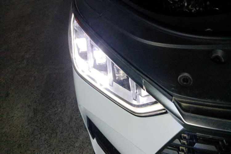 Used BYD Song PLUS 2020 1.5T Automatic Flagship Edition Right Front Headlight