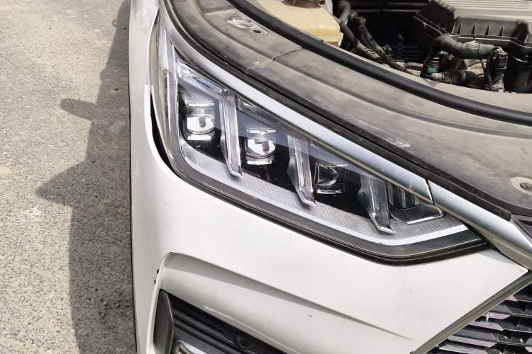 Used BYD Song PLUS 2020 1.5T Automatic Prestige Version Right Front Headlight