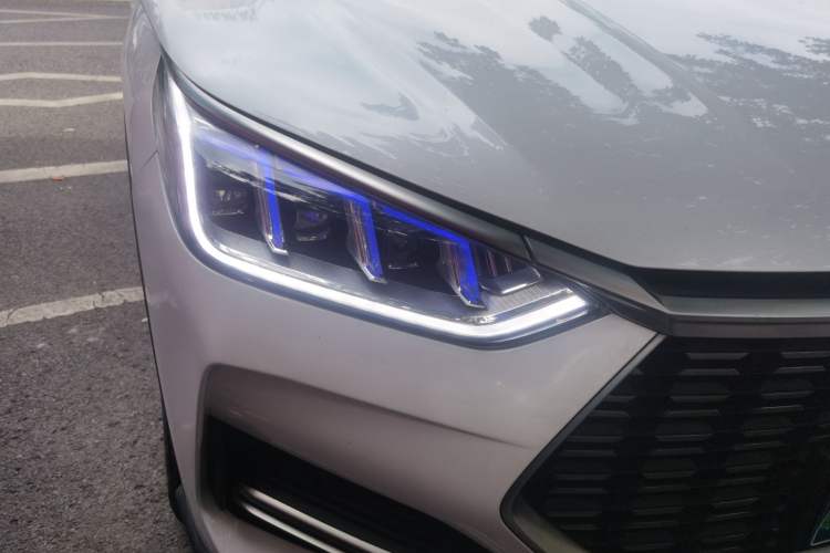 Used BYD Song PLUS 2020 1.5T Automatic Prestige Version Right Front Headlight