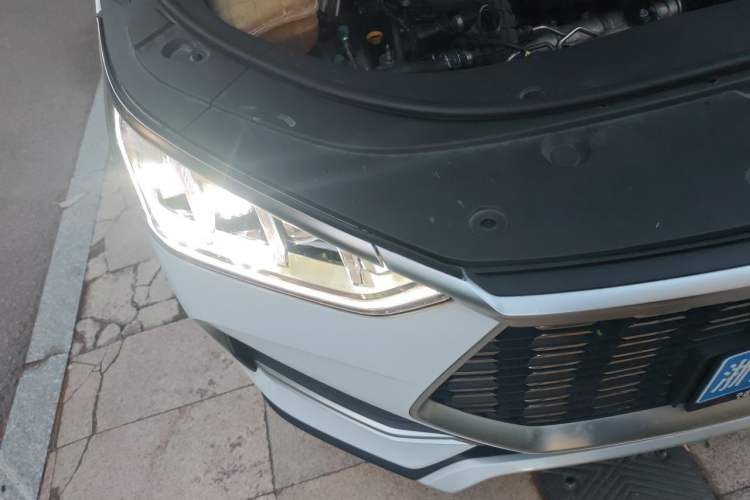 Used BYD Song PLUS 2020 1.5T Automatic Prestige Version Right Front Headlight