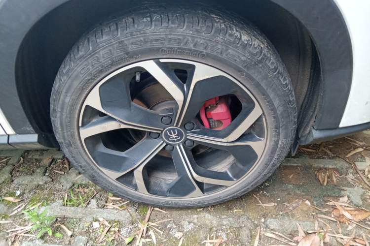 Used BYD Song PLUS 2020 1.5T Automatic Luxury Version Right Front Wheel Hub