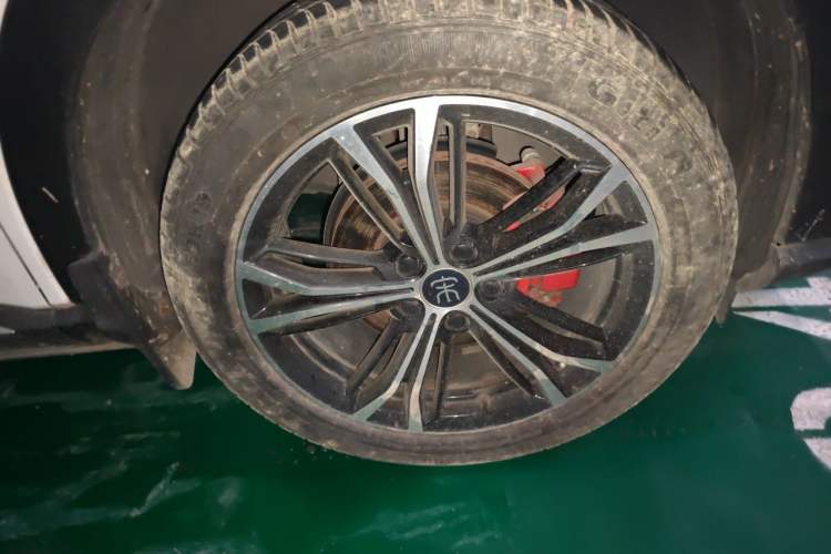 Used BYD Song PLUS 2020 1.5T Automatic Flagship Edition Right Front Wheel Hub