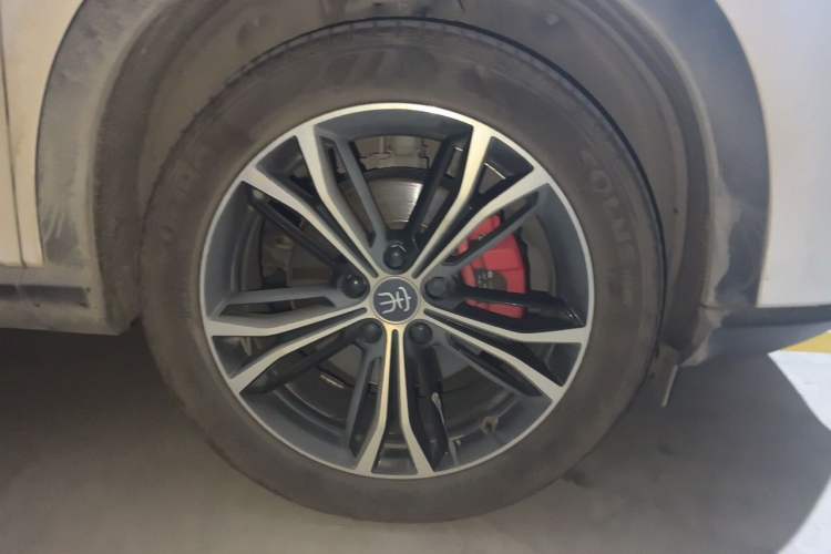 Used BYD Song PLUS 2020 1.5T Automatic Flagship Edition Right Front Wheel Hub