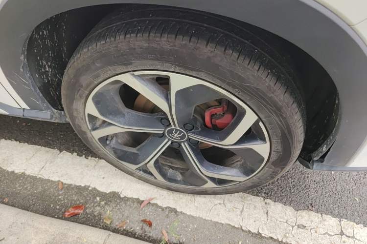 Used BYD Song PLUS 2020 1.5T Automatic Flagship PLUS Right Front Wheel Hub