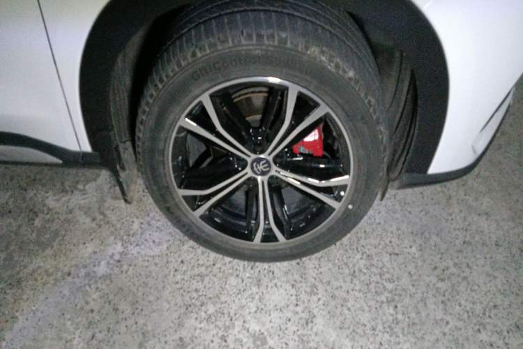 Used BYD Song PLUS 2020 1.5T Automatic Flagship Edition Right Front Wheel Hub