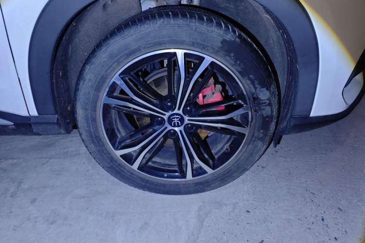 Used BYD Song PLUS 2020 1.5T Automatic Flagship Edition Right Front Wheel Hub