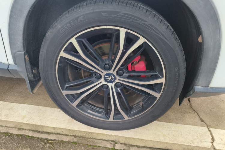 Used BYD Song PLUS 2020 1.5T Automatic Flagship Edition Right Front Wheel Hub