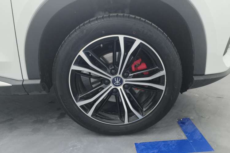Used BYD Song PLUS 2020 1.5T Automatic Flagship Edition Right Front Wheel Hub