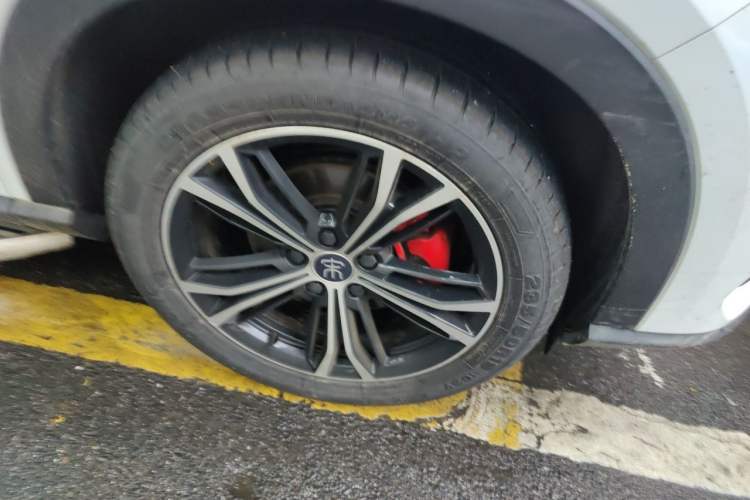 Used BYD Song PLUS 2020 1.5T Automatic Prestige Version Right Front Wheel Hub