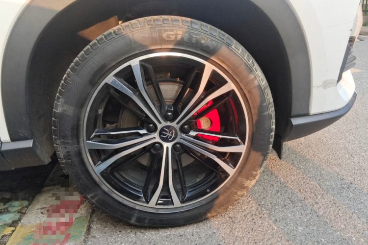 Used BYD Song PLUS 2020 1.5T Automatic Prestige Version Right Front Wheel Hub