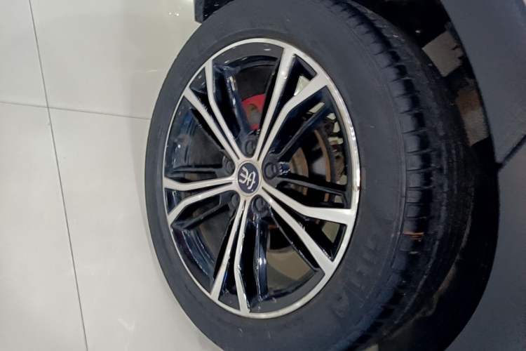 Used BYD Song PLUS 2020 1.5T Automatic Prestige Version Right Rear Wheel Hub